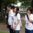 奈良公園をきれいにしよう090801「少しリラックス気味の学生スタッフさん、ありがとうございます。」
