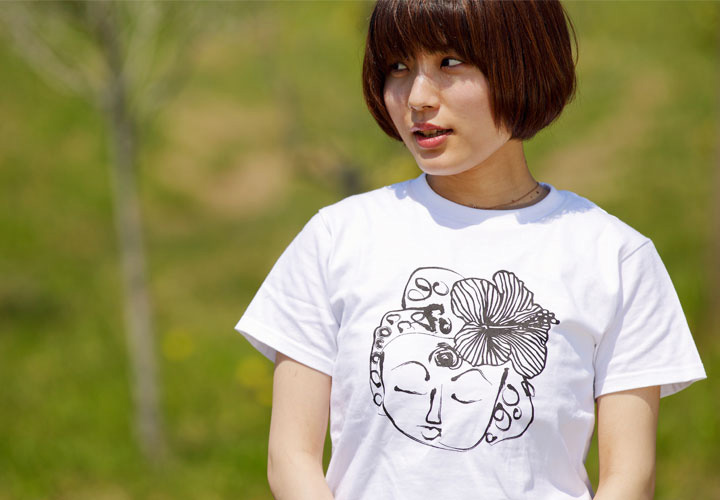 大仏にハイビスカスTシャツ